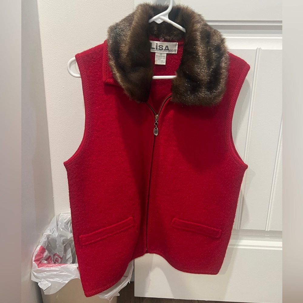 Women’s Red Vest with Faux Fur Collar medium